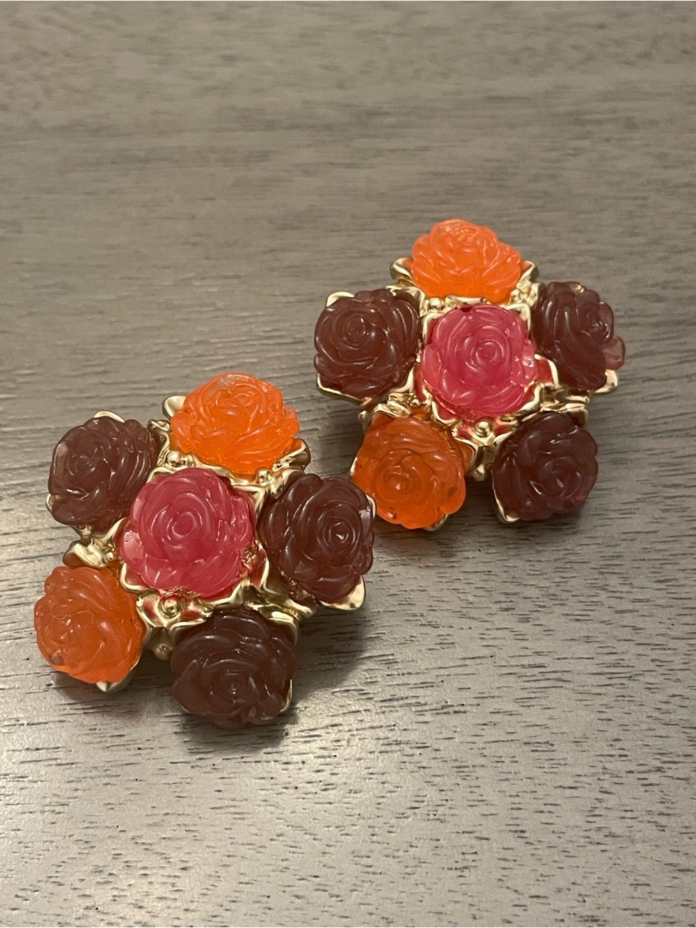 HI CRISS Resin Flower Earrings Gold Tone Statement Romantic Floral Pierced